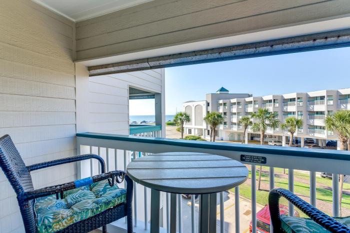 Galveston Beach Condo Pool and Balcony with Views!