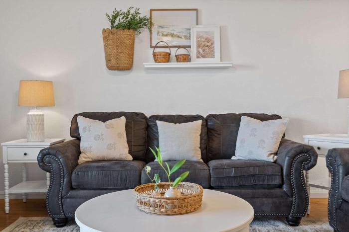 Walk-In Unit Pools Near 76 Strip Golf Course