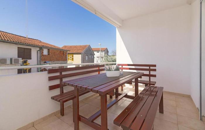 Awesome Apartment In Pirovac With Lake View