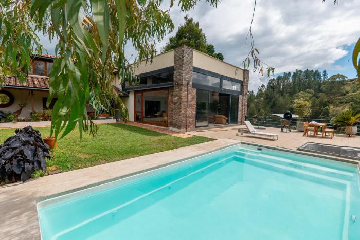 Sahara Lodge Finca de lujo para 30 huespedes Caballos árabes y naturaleza 10 min del pueblo El Retiro