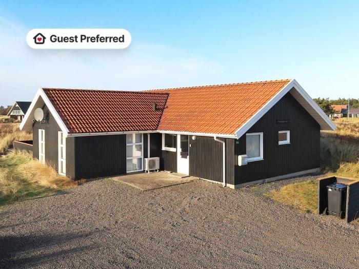 8 person holiday home in Blåvand-By Traum