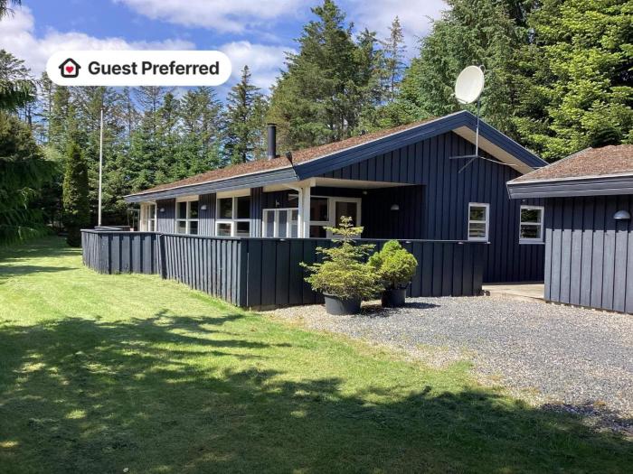 8 person holiday home in Blokhus-By Traum