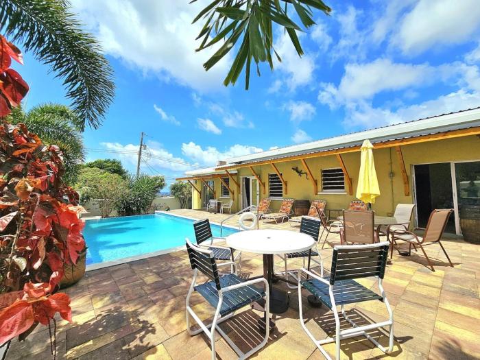 Glorias Retreat 3Bed 4Bath AC Pool WiFi BBQ