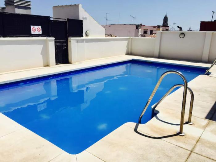 Malaga Refino Apartment with Rooftop Pool