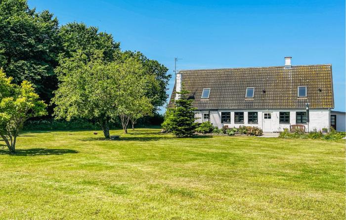 2 Bedroom Beautiful Home In Bogense