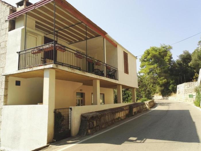 Apartments with parking space Lastovo - 8322