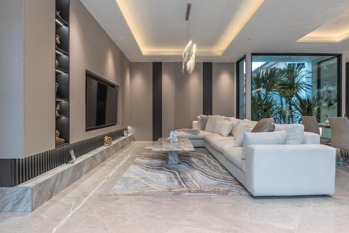 Modern 5BR Pool Villa Pattaya