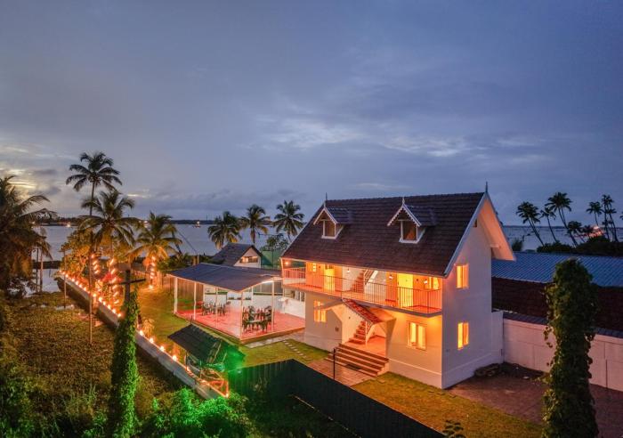 Celestiah Lakeshore Kochi by VOYE HOMES - Calm backwater villa in Kumbalangi