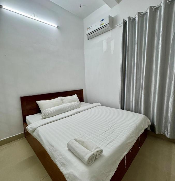 Lilly travel on budget- Bassac land