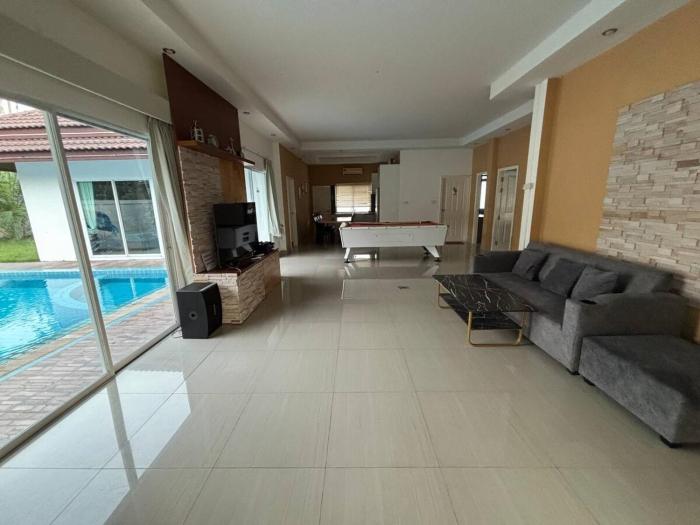 Gmob Pool Villa Resort