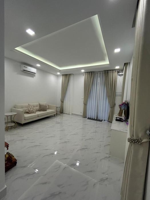 Charming 4-bedroom townhome in vibrant Phnom Penh!