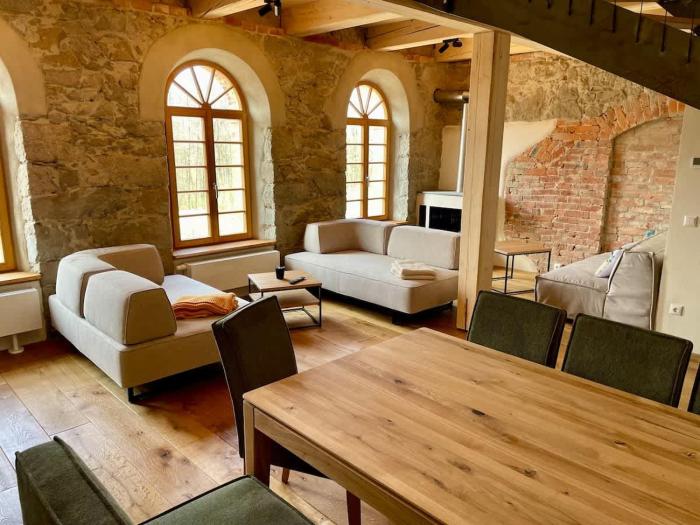 HexenburgbeiDresden mit Faßsauna 4 Raum Architektengaleriewohnung mit Whirlwanne, Kamin, Balkon-Nähe Sächsische Schweiz Dresden