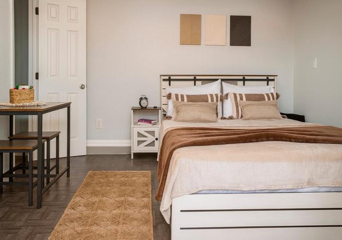 Cozy with Private Entry Near Fort Myers & Airport