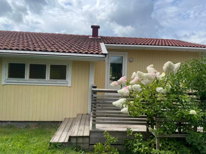 Charmig Villa bredvid sjön Örlen