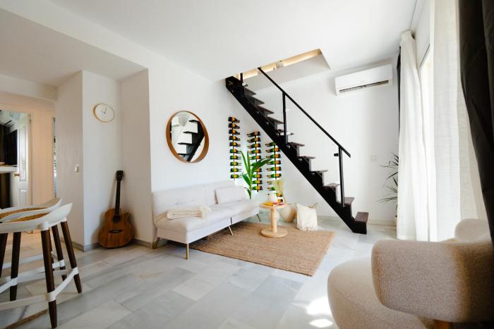 Penthouse 5 min from the beach with balcony and pool access