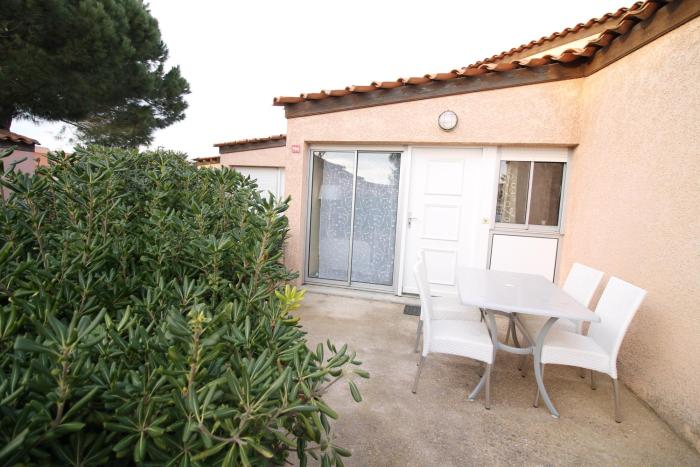 villa avec piscine dans résidence proche de la mer