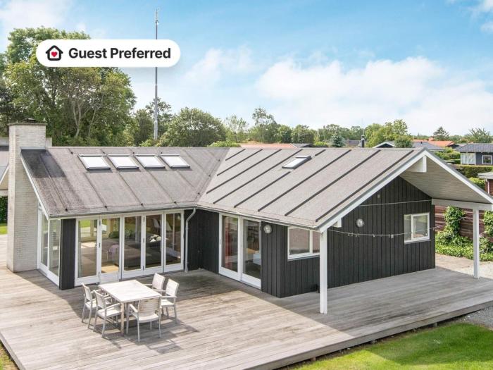 8 person holiday home in Juelsminde-By Traum