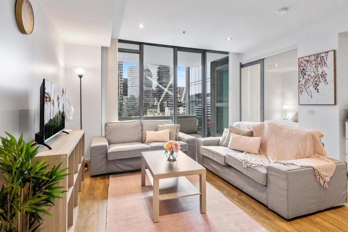 Central 2-Bed Apartment with Parking, Pool and Gym