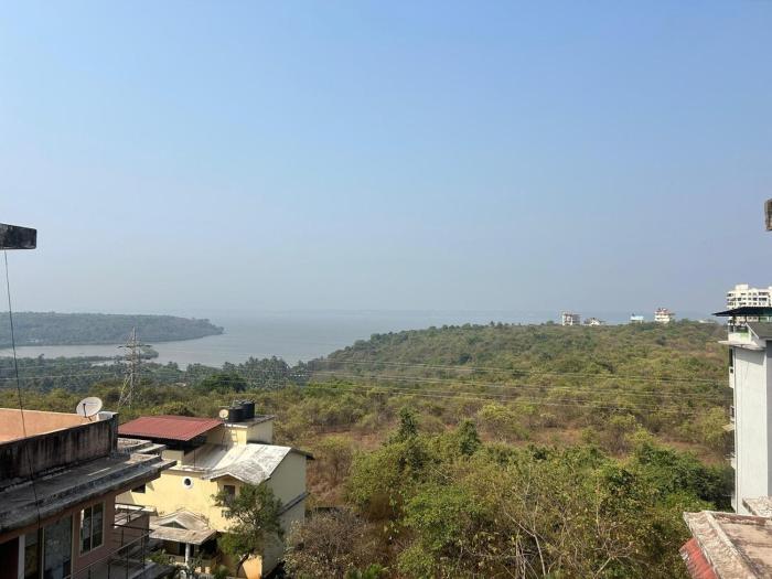 Sea View Luxe 3BHK Retreat with Free parking