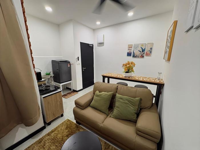 Neu Suites #2BR Apartment by LammyNora