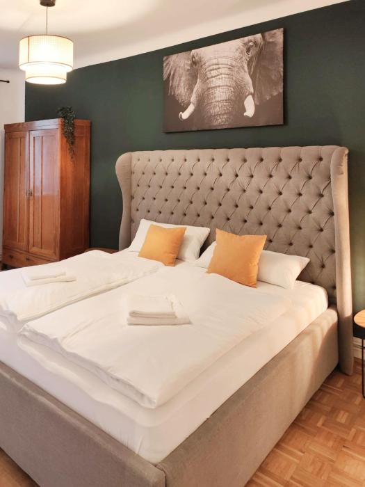 ELEPHANT- metro to the opera 1 min away