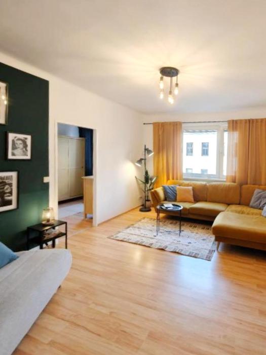 Metro-station to opera 1 min away