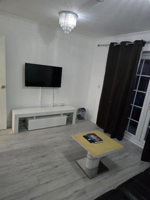 Starfluence Properties - Lovely Double Room