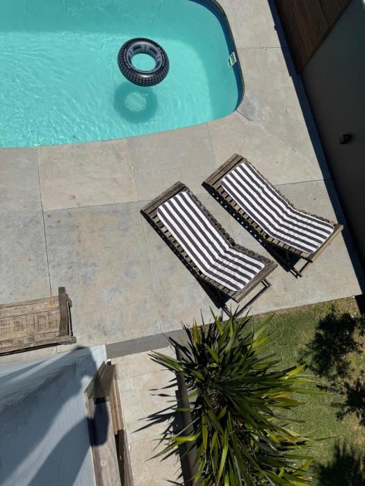 Morada de Francisco Casa com piscina perto do mar