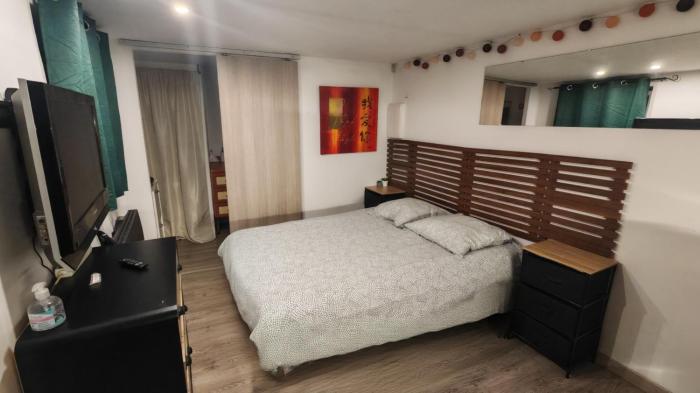 Studio Cerf, quartier marais, terrasse rez de chaussé, jardin accessible, matelas confortable