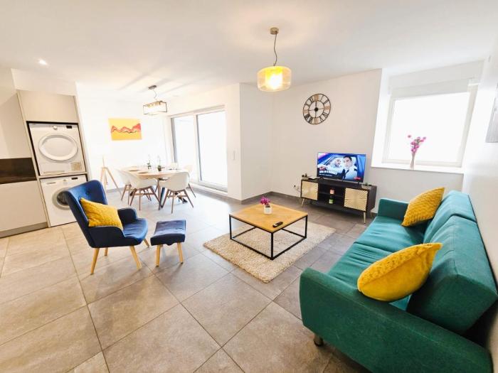 Relaxing 3BR Stay with terrace and parking