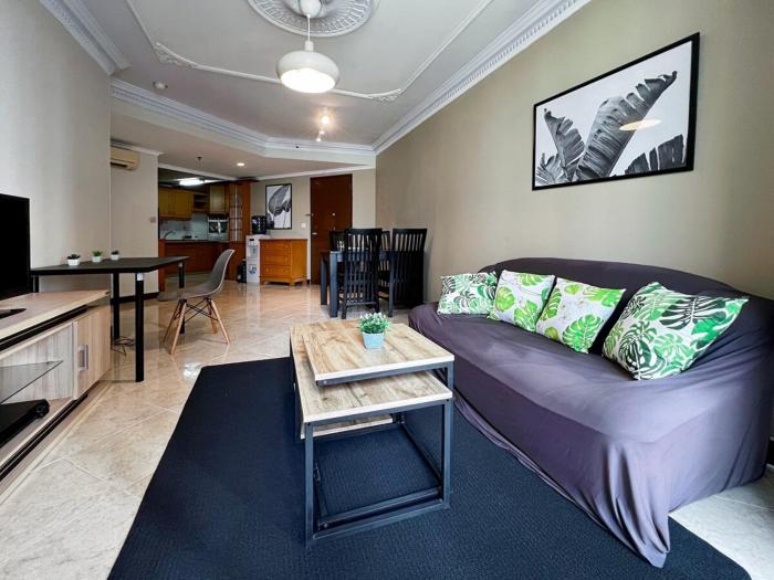 Large and Strategic Rasuna Apt 3BR with WiFi &Pool