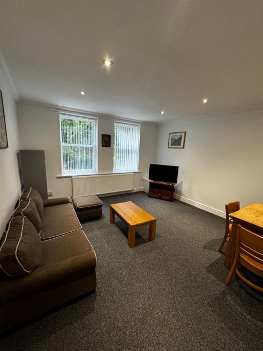 No 4 AT SANDRINGHAM - LARGE 2 BED NEAR SEFTON PARK