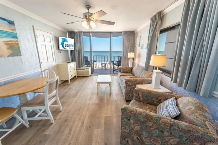Direct Oceanfront 1BR Palms - Nice Pools & Views!