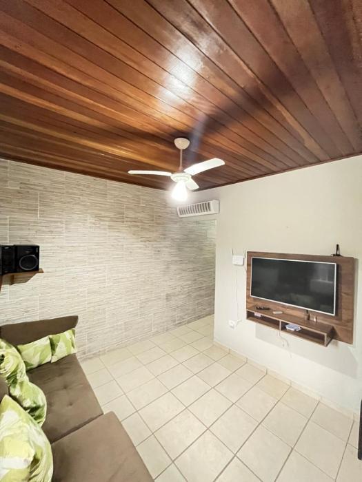 Casa com área gourmet e piscina em Caraguatatuba