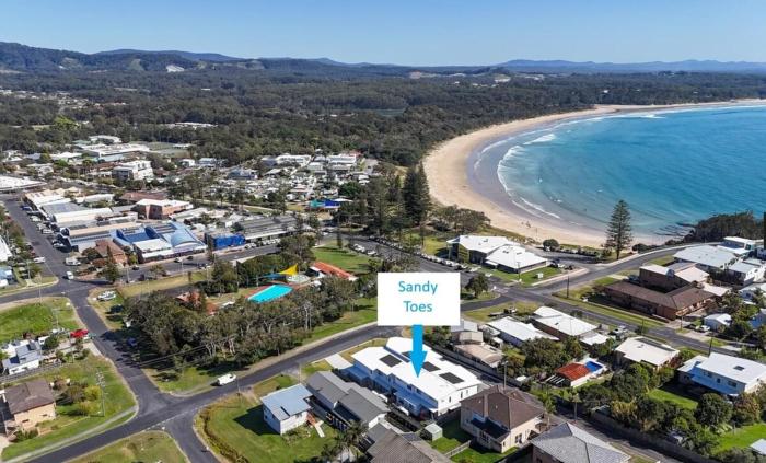 Sandy Toes - Walk to Beach, Pet Friendly, Stylish