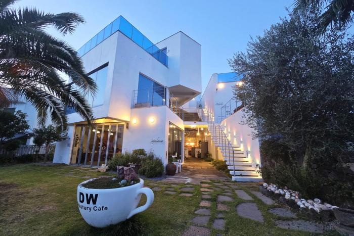 Seogwipo Dawa Pool Villa Pension