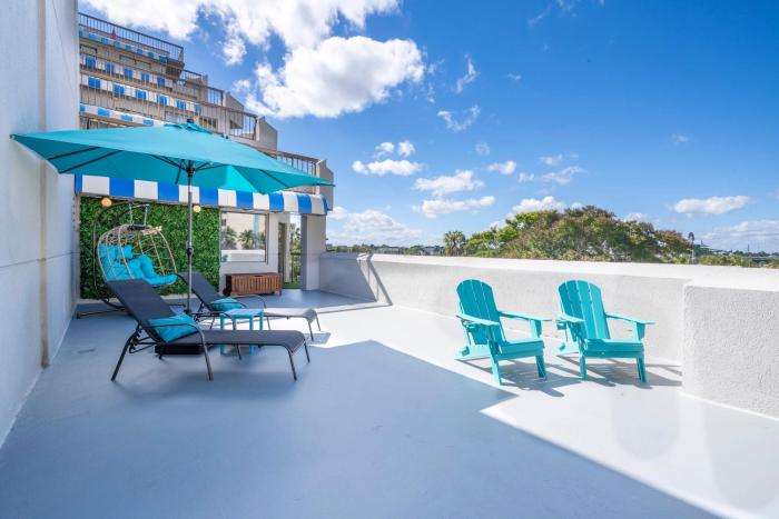 Studio with Private Terrace and Volcano Bay View Near Epic Universe