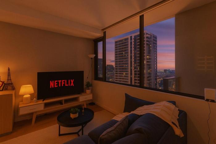 Bright & Stylish 2BD 1BR City Apartment