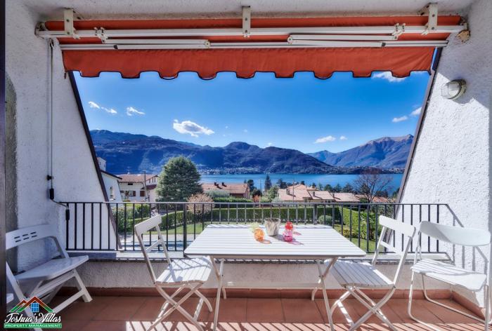 Claudias Flat with Lake View and Pool