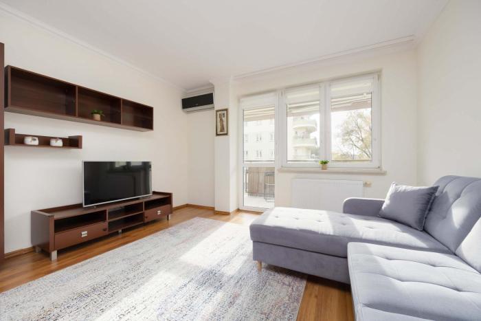 Bemowo Air-conditioned Apartment with Balcony by Noclegi Renters