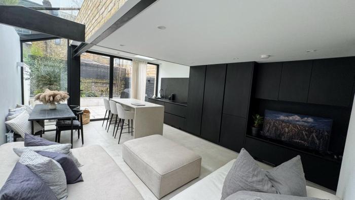 Modern Flat in Clapham North, London