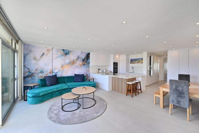 Modern 2 Bedroom Apartment - Dolphin Beach