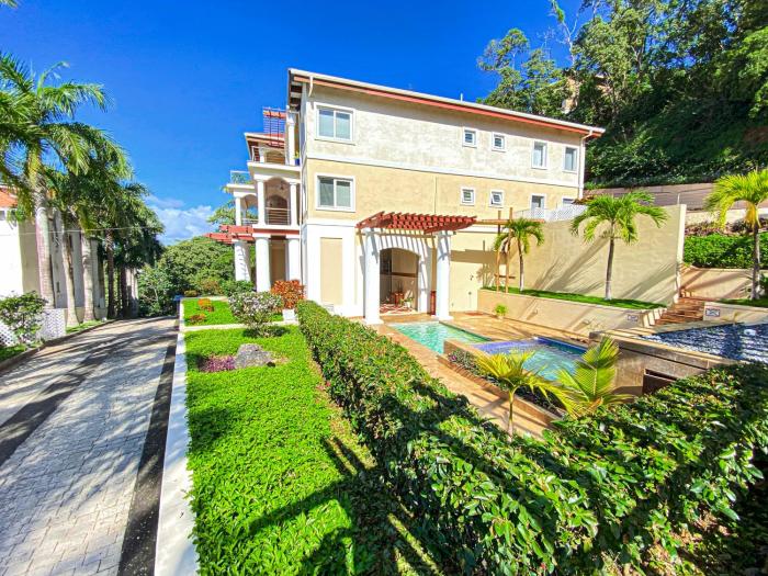 Sea Vue Luxury Vacation Condominiums