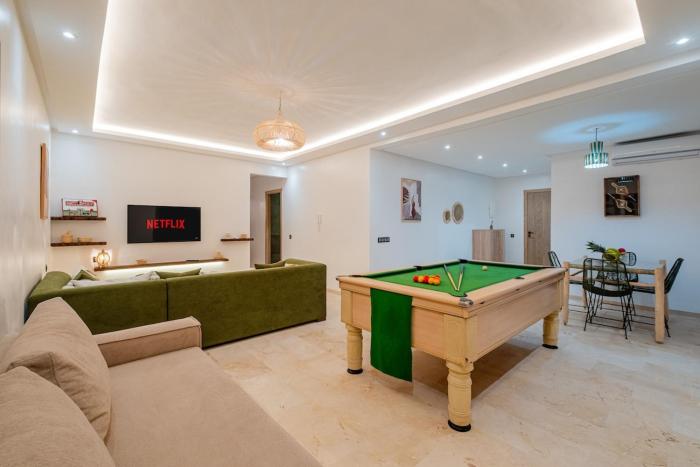 Appartement with 8 Ball pool