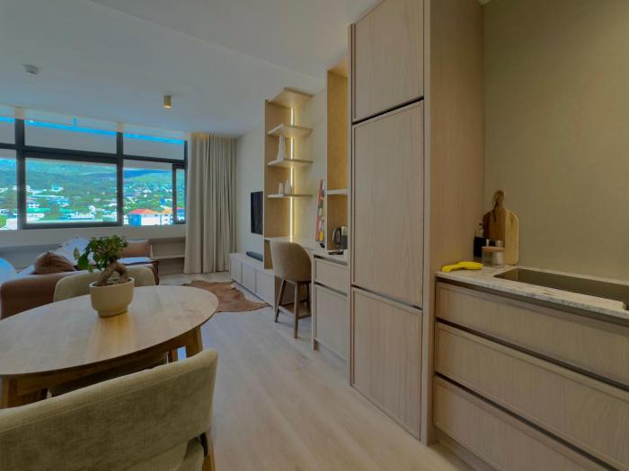 Stunning Table Mountain Views in stylish Studio