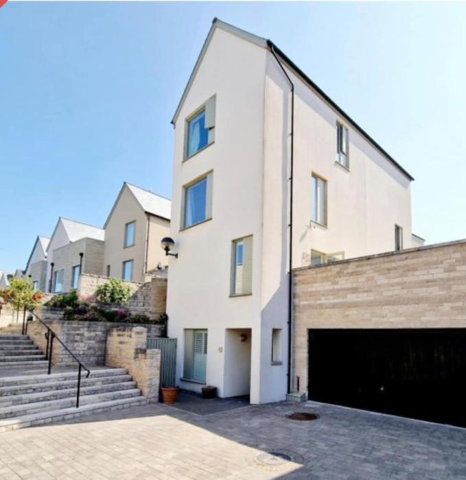 Coastal Oasis - Large Family Home