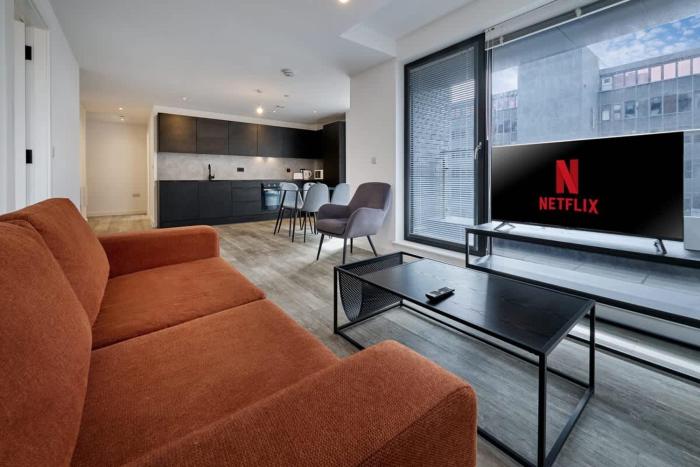 Joyful Group - Warm 2 Bed Ensuite Apartment near Manchester City Centre and Old Trafford