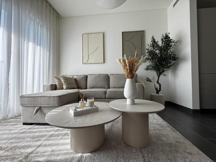 Luxury 1-Bedroom Apartment with Pool Access in DIFC, Dubai