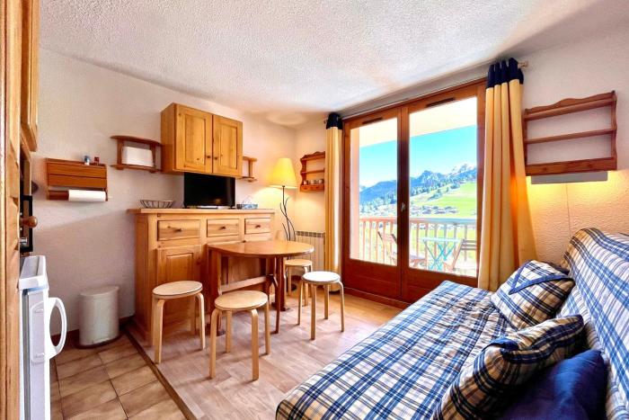 Bright apartment with Mont Blanc view