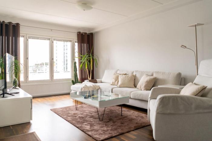 Spacious One-BR Townhouse with Sea Views and Sauna